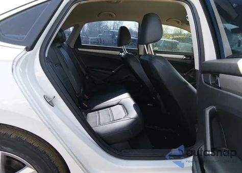 2020 Volkswagen Passat 2.0T Se z USA, uszkodzony, nr VIN 1VWSA7A36LC008031